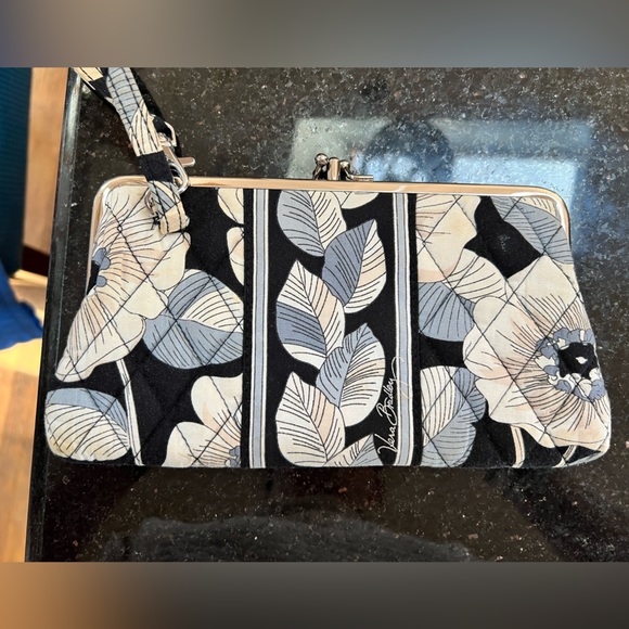 3 Vera Bradley Clutch Wallets and small Wristlet - Picture 3 of 13